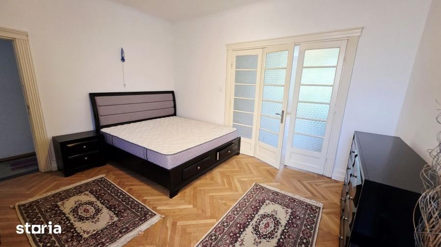 Apartament cu 3 camere, mobilat în Centrul Istoric