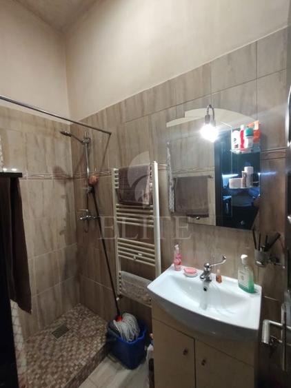 Apartament cu 2 camere semidecomandat, mobilat în Central