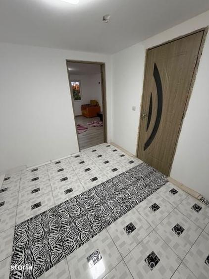 Inchiriez camere la curte - 3