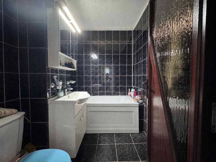 Apartament cu 4 camere decomandat în Mărăști