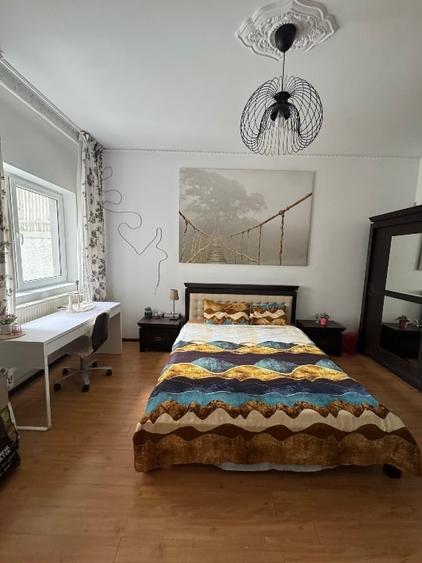 Apartament cu 3 camere semidecomandat, mobilat în Decebal