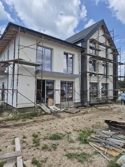 Duplex cu 4 camere cu Teren 150 Mp în Odăi