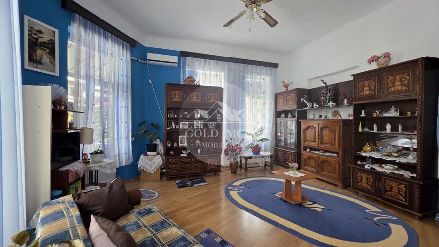 Apartament cu 5 camere decomandat în Armeneasca