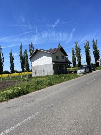 Casă cu 4 camere în Dimieni
