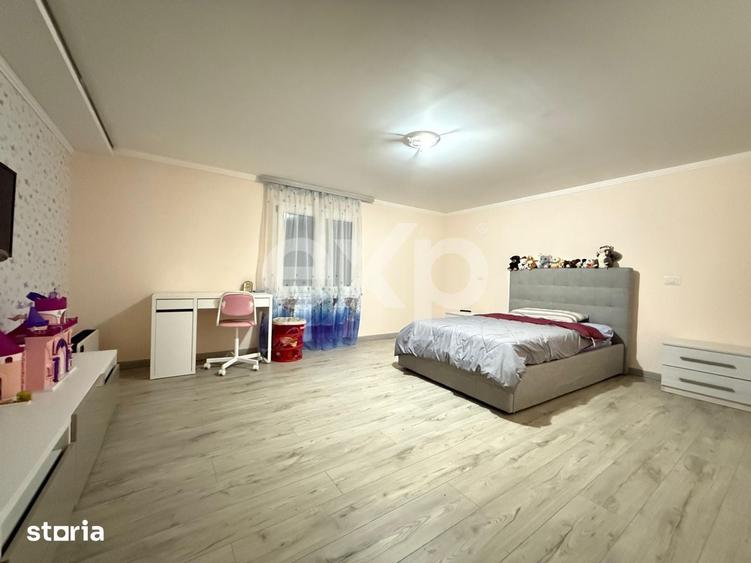 Casă cu 5 camere cu Teren 582 Mp în Săucești