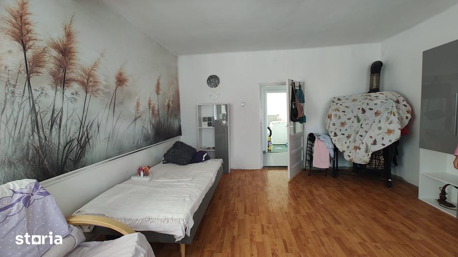 Casă cu 3 camere cu Teren 497 Mp în Central
