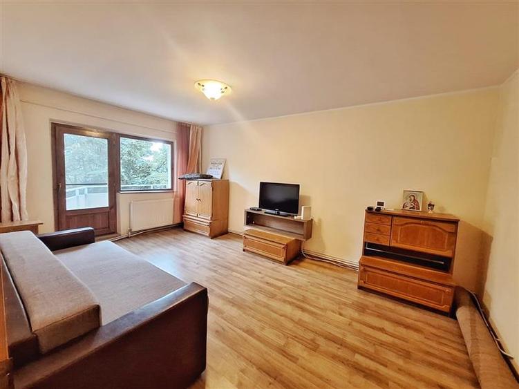 Apartament cu 3 camere decomandat, mobilat în 9 Mai
