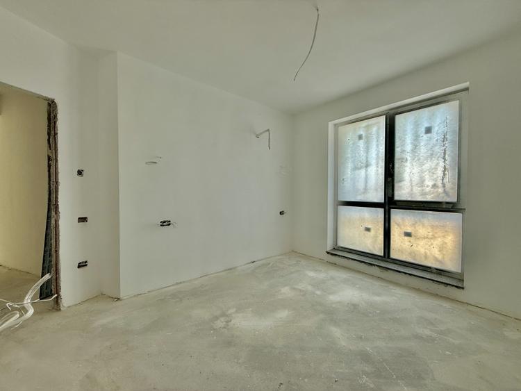 Apartament cu 3 camere semidecomandat în Moșilor