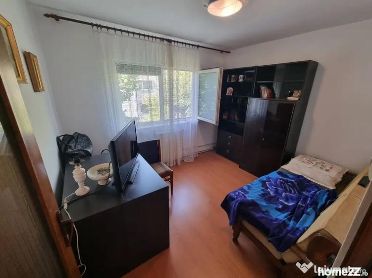 Apartament cu 4 camere decomandat în Central