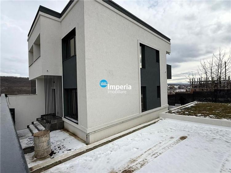 Duplex cu 4 camere cu Canalizare în Rediu