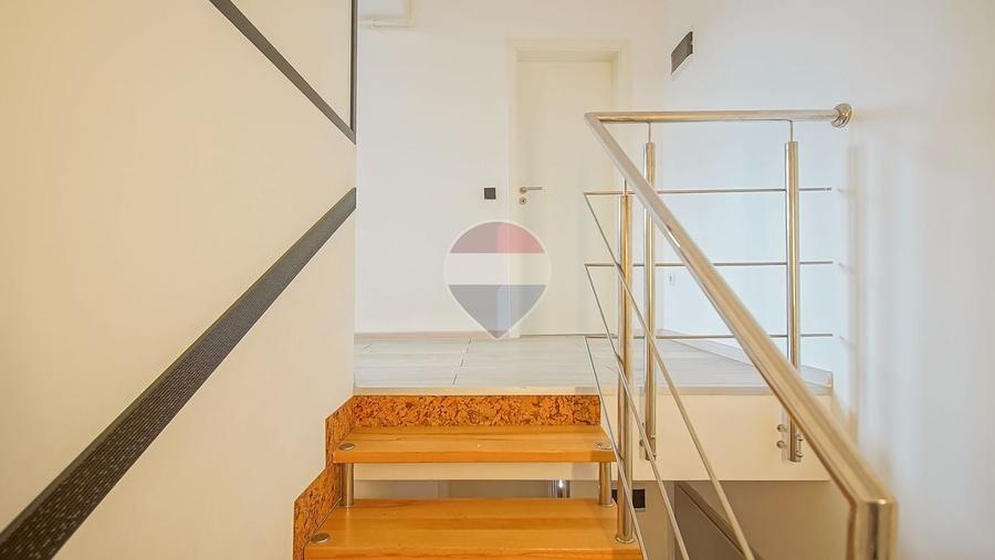 Apartament cu 3 camere decomandat, mobilat în Tractorul