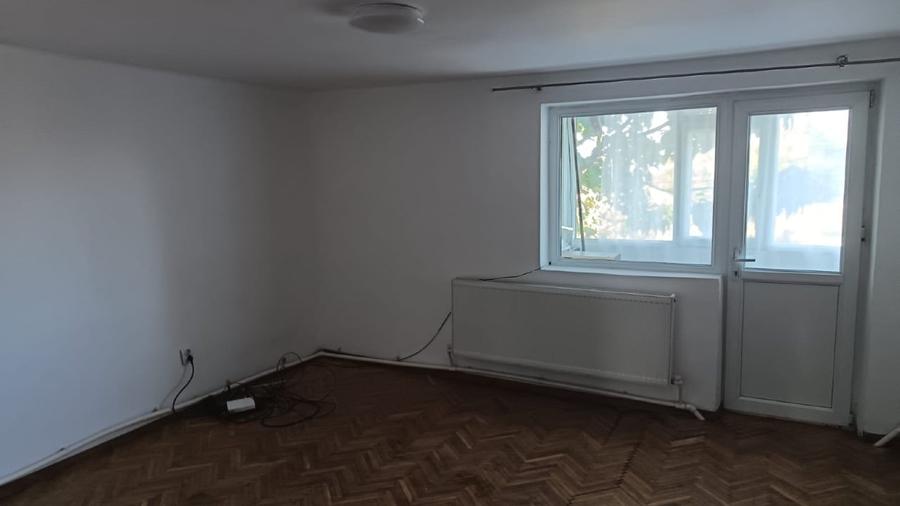 Apartament cu 3 camere decomandat în Popricani