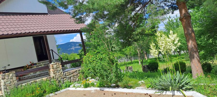 Casă cu 4 camere în Brusturi