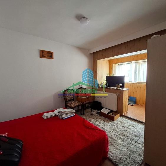 Apartament cu 4 camere decomandat, mobilat în Est