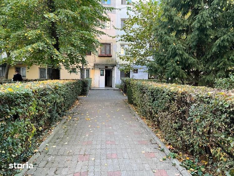 Apartament cu 3 camere semidecomandat în Micro 5
