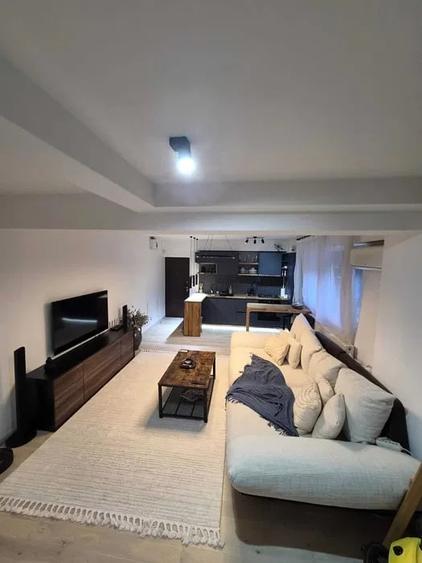 Apartament cu 2 camere semidecomandat, mobilat în 1 Decembrie 1918