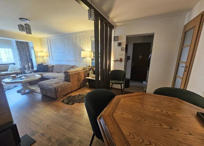 Apartament cu 3 camere în Cetate