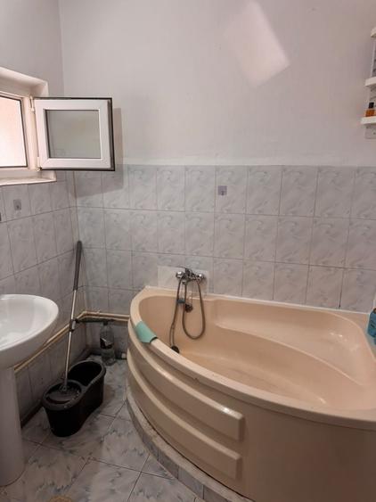 Apartament cu 3 camere decomandat în Lujerului