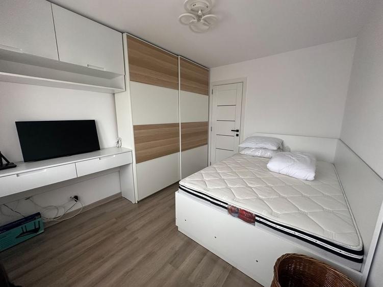 Apartament cu 3 camere decomandat în Apărătorii Patriei