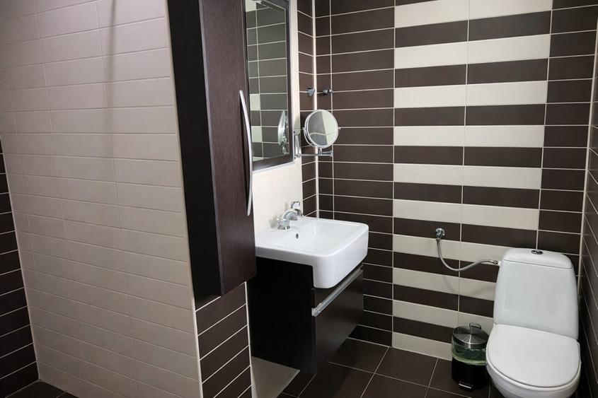 Casă individuală cu 6 camere cu Canalizare în Central