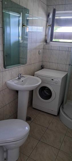 Apartament de vanzare 3 camere in Petrosani, str. Independentei, partial mobilat, doua balcoane (unul inchis), izolat termic interior - 4
