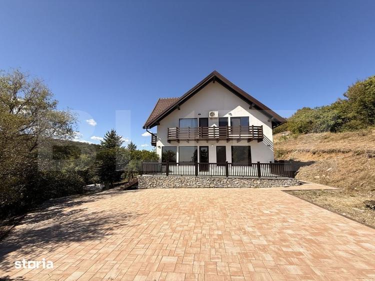 Casă cu 4 camere decomandat cu Teren 2421 Mp în Bucovăț