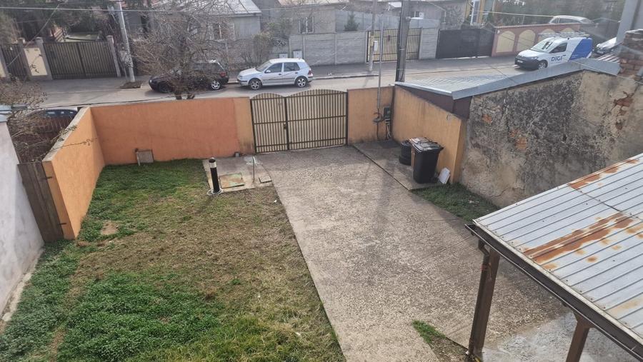 Casă individuală cu 5 camere cu Canalizare în Roșu