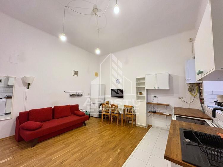 Apartament cu 2 camere semidecomandat, mobilat în Ultracentral