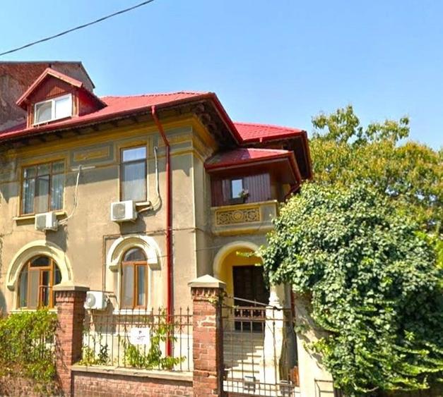 Casă cu 12 camere cu Teren 270 Mp în Cotroceni