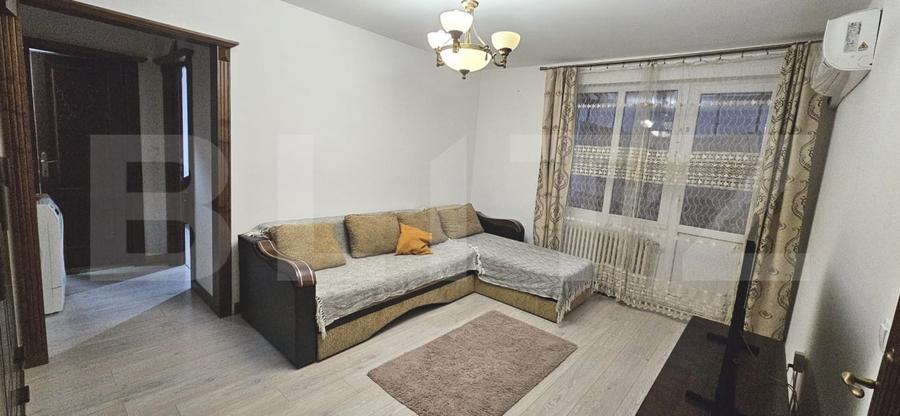 Apartament cu 2 camere semidecomandat, mobilat în Central