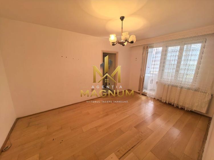 Apartament cu 3 camere semidecomandat în Decebal