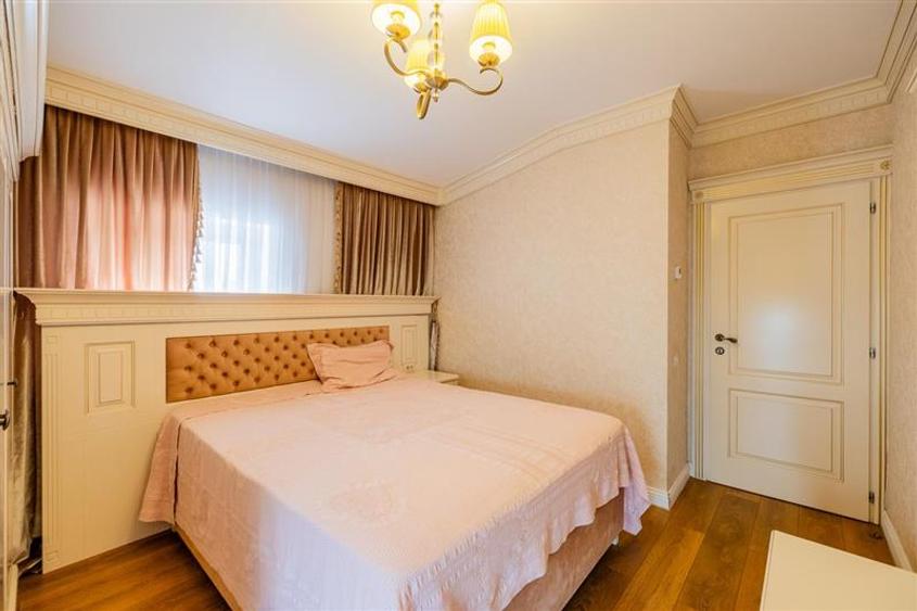 Casă cu 4 camere cu Teren 390 Mp în Exterior Est