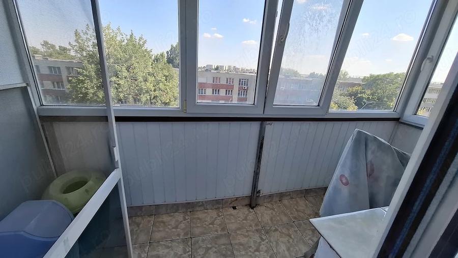 Apartament cu 3 camere decomandat în Alexandriei