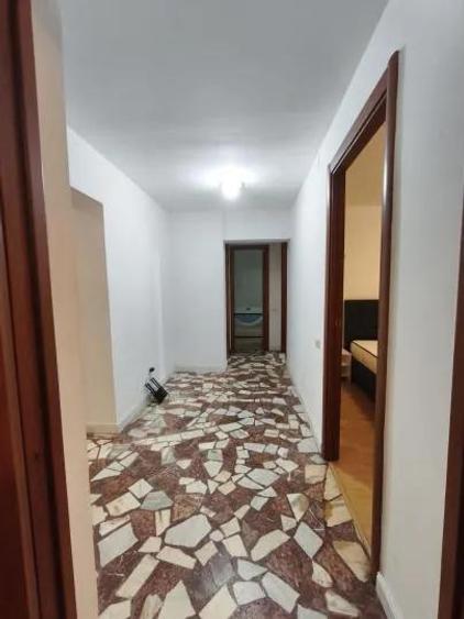 Apartament cu 4 camere decomandat, mobilat în Romană