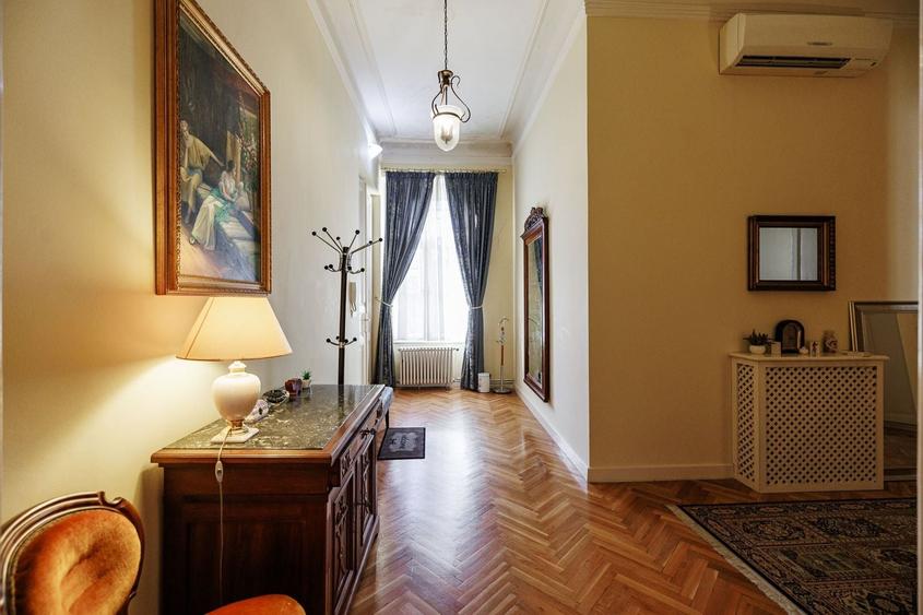 Apartament 3 camere - cladire istorica reabilitata - Ultracentral - Comision 0% - 39