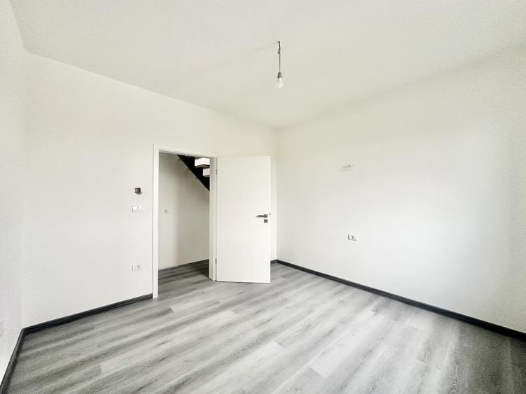 Duplex cu 4 camere cu Canalizare în Moșnița Nouă
