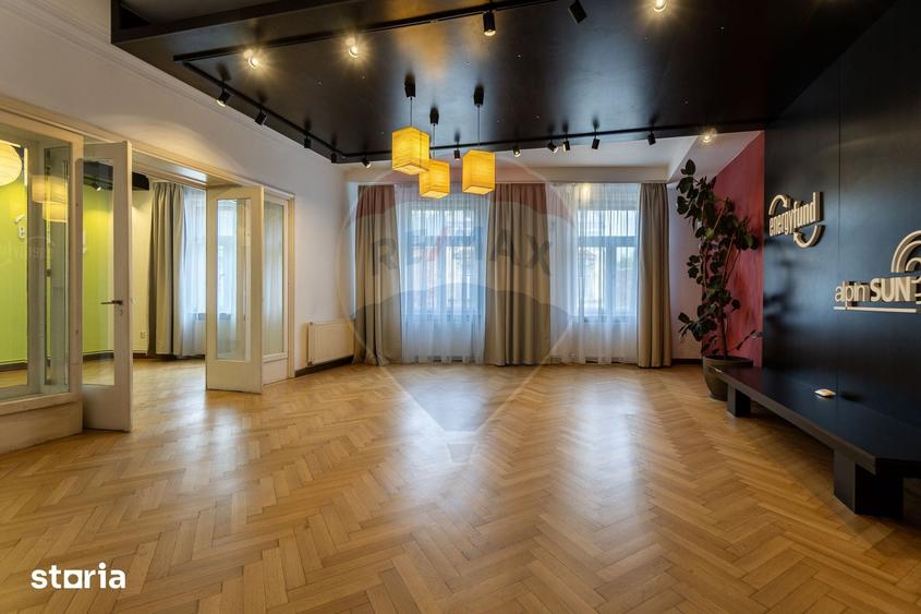 Apartament cu 4 camere în Centrul Istoric