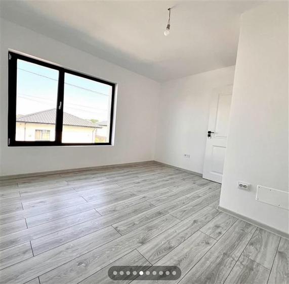 Casă individuală cu 4 camere cu Teren 300 Mp în Miroslava