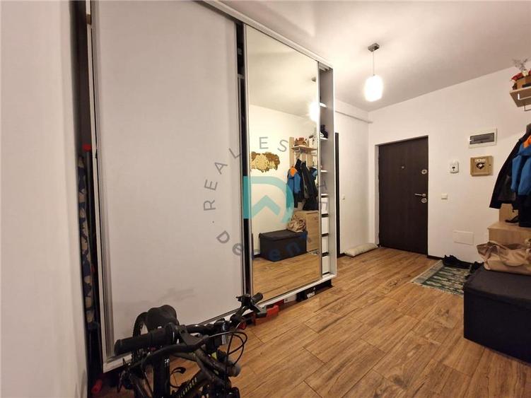 Apartament cu 2 camere decomandat, mobilat în Tractorul