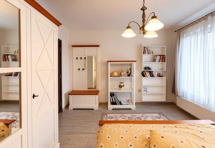 Apartament cu 2 camere semidecomandat în Cristian