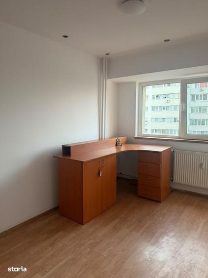 Apartament cu 3 camere decomandat în Colentina