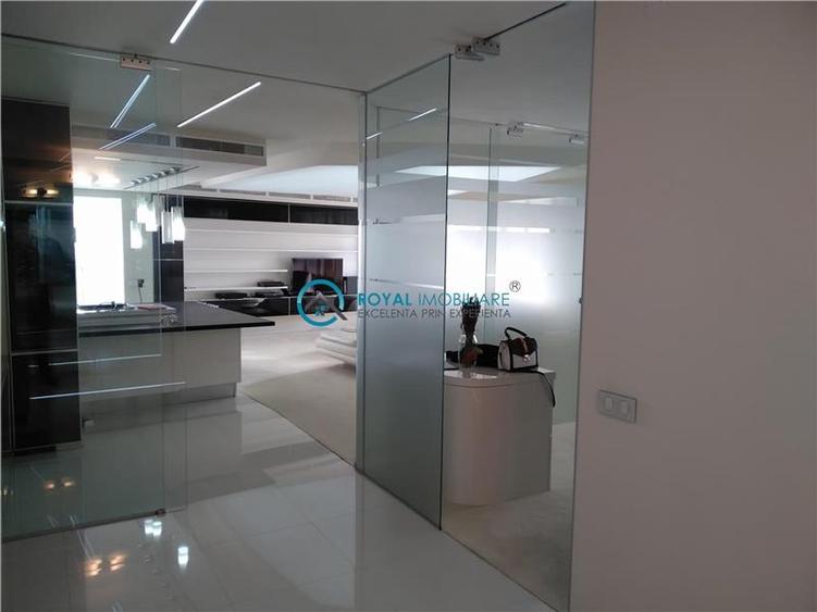Apartament cu 3 camere decomandat, mobilat în Central