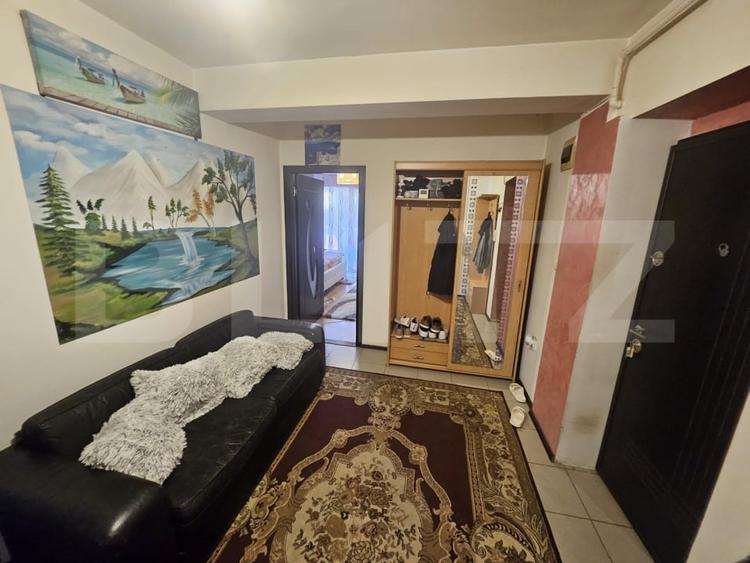 Apartament cu 4 camere semidecomandat, mobilat în Florești