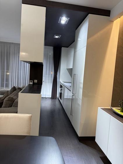 Apartament cu 3 camere decomandat în Exterior Vest