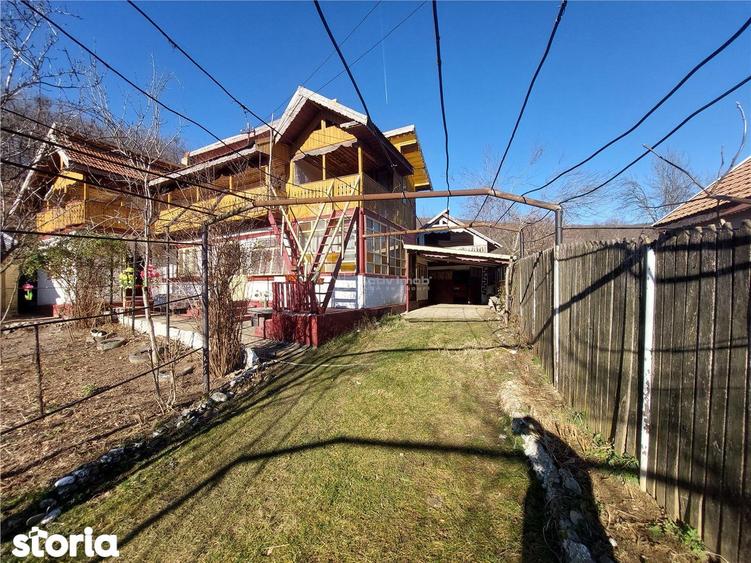 Casă cu 5 camere cu Teren 1200 Mp în Central