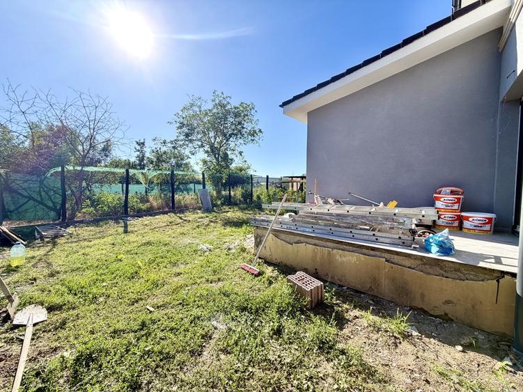 Duplex cu 4 camere cu Canalizare în Sânandrei