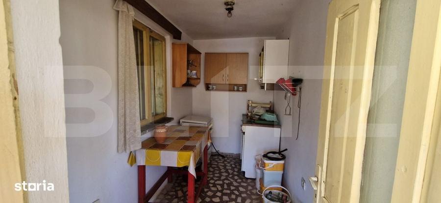 Casă cu 2 camere decomandat în Gârlești
