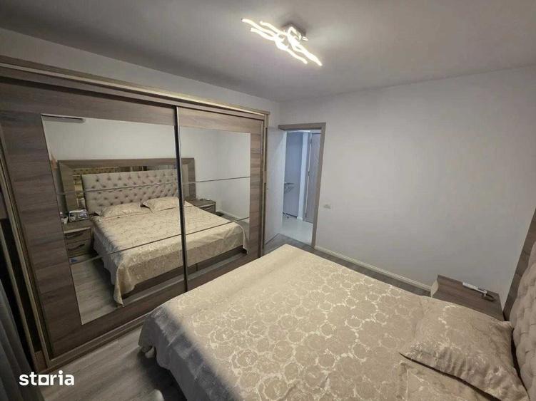 Apartament cu 3 camere decomandat în Runcu