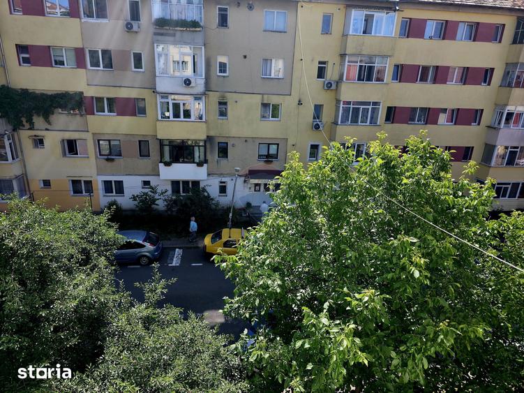 Apartament cu 2 camere decomandat în Precista