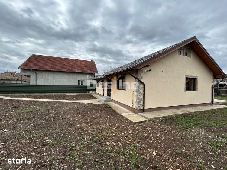 Casă cu 3 camere cu Teren 805 Mp în Dumbrava